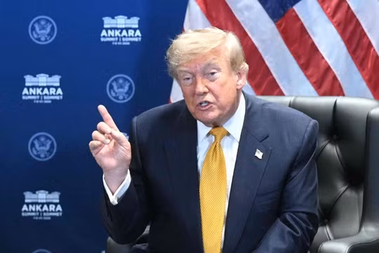 Ông Trump phát biểu tại Hội nghị thượng đỉnh NATO gọi Tây Ban Nha là "đồng minh tồi tệ", tuyên bố đã chỉ đạo chấm dứt mọi hoạt động thương mại giữa hai nước. Ảnh: AFP.
