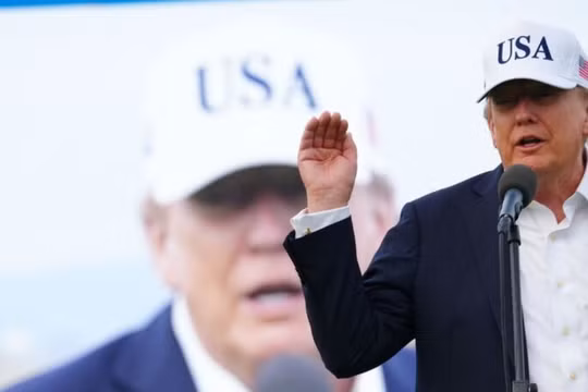Ông Trump tự nhận mình là "Kẻ hủy diệt các trò lừa đảo" khi phê phán và bác bỏ thuyết "tận thế AI". Ảnh: NYT.