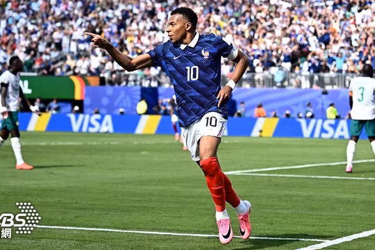 Sự tỏa sáng của ngôi sao Kylian Mbappé đã đưa đội Pháp trở thành ứng viên số một cho chức vô địch World Cup 2026. Ảnh: TVBS,