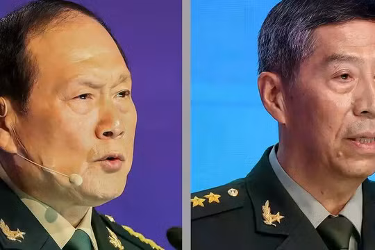 Hai cựu Bộ trưởng Quốc phòng Trung Quốc Ngụy Phượng Hòa (trái) và Lý Thượng Phúc (phải) bị tuyên án tử hình hoãn thi hành. Ảnh: TASS.
