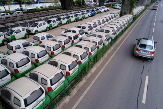 Xe điện dư thừa phải bán tháo với giá rẻ đang đe dọa sự tồn tại của nhiều hãng xe Trung Quốc. Ảnh: Getty.