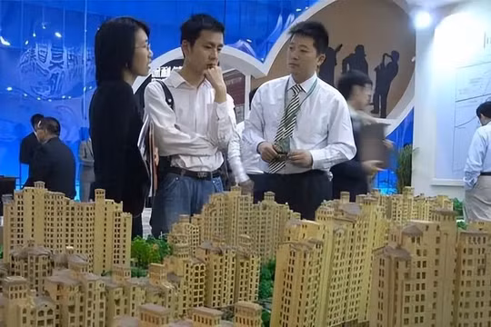 8 tháng đầu năm 2026, giá nhà đất Trung Quốc vẫn giảm khiến đầu tư bất động sản giảm gần 20% so với cùng kỳ năm ngoái. Ảnh: Sina.
