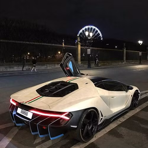 Siêu xe Lamborghini Centenario mang biển cực độc 'thở' trên phố Paris ảnh 3 Siêu xe Lamborghini Centenario mang biển cực độc 'thở' trên phố Paris - ảnh 3