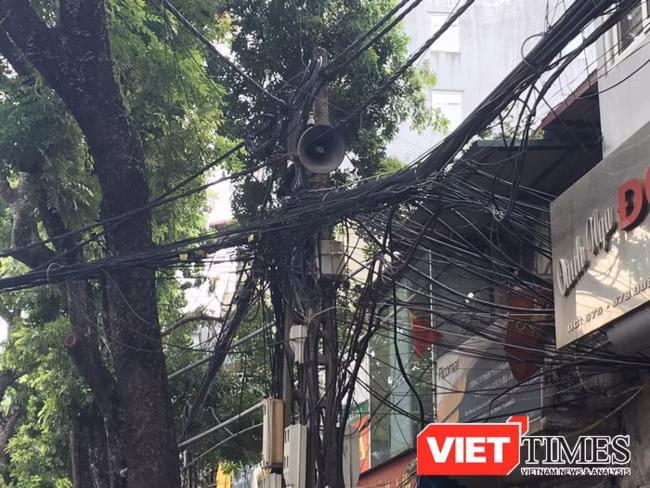 Hệ thống cáp viễn thông trên đường Đê La Thành, Hà Nội - Ảnh minh họa, Q.V
