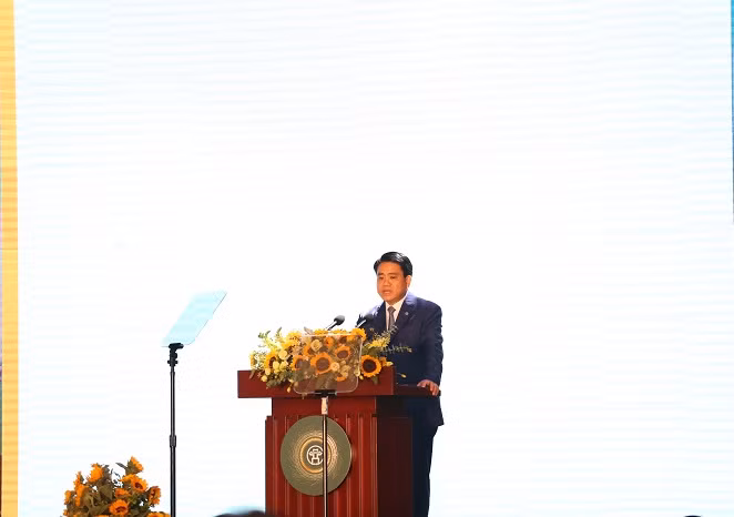 Chủ tịch UBND TP Hà Nội Nguyễn Đức Chung thông tin tình hình kinh tế - xã hội của TP trong thời gian qua. Chủ tịch UBND TP Hà Nội Nguyễn Đức Chung thông tin tình hình kinh tế - xã hội của TP trong thời gian qua.