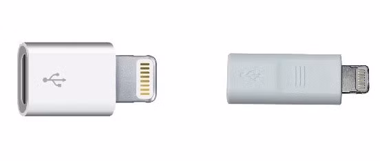 Adapter Micro USB sang Lightning dỏm (phải) in chữ chìm và thiết kế thô hơn. Adapter Micro USB sang Lightning dỏm (phải) in chữ chìm và thiết kế thô hơn.