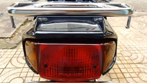 Honda Dream 'lùn' nội địa Nhật hàng hiếm tại Việt Nam ảnh 11 hang-noi-dia-nhat-ban-honda-super-cub-custom-100-9