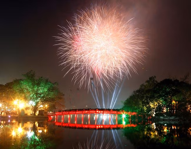 Hà Nội sẽ bắn pháo hoa tại 30 quận, huyện dịp Tết Nguyên đán 2018 - Ảnh/Thanh niên.