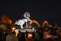 Kim Mã 4.0 thu hút người dân và du khách trong đêm 29 Tết Bính Ngọ 2026.