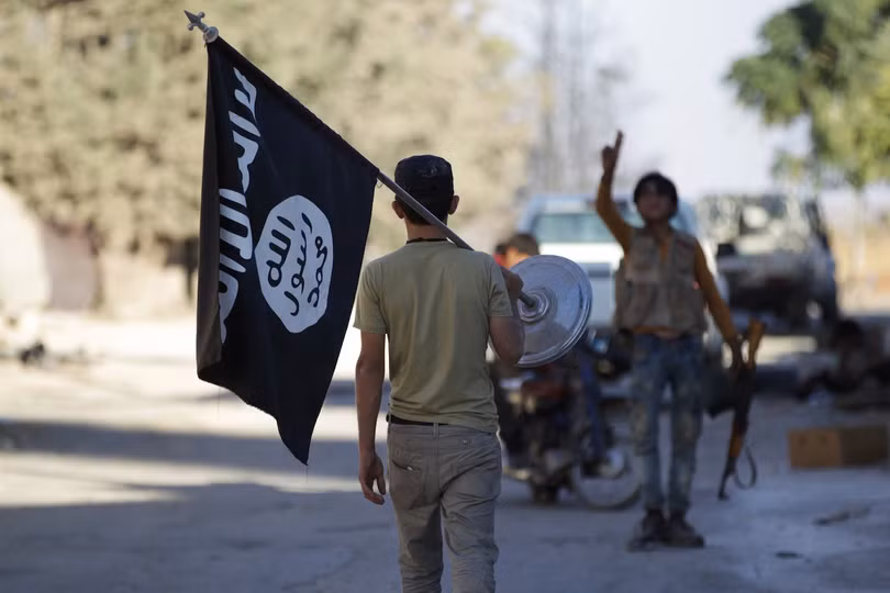 Hàng nghìn phiến quân IS thoát chết tại tử địa Raqqa nhờ...Mỹ? ảnh 2