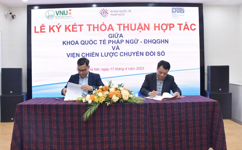 Ông Phùng Danh Thắng - Viện trưởng IFI và ông Lê Nguyễn Trường Giang - Viện trưởng DTSI ký kết biên bản ghi nhớ hợp tác (MOU) Ông Phùng Danh Thắng - Viện trưởng IFI và ông Lê Nguyễn Trường Giang - Viện trưởng DTSI ký kết biên bản ghi nhớ hợp tác (MOU)