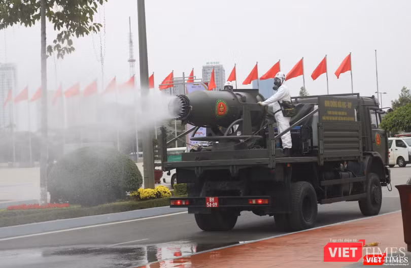 Các xe khử khuẩn sẽ phun toàn bộ các xe ra, vào khu vực diễn ra Đại hội (Ảnh: Minh Thuý) Các xe khử khuẩn sẽ phun toàn bộ các xe ra, vào khu vực diễn ra Đại hội (Ảnh: Minh Thuý)