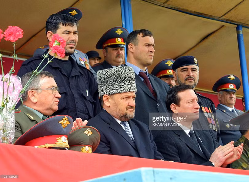 Tổng thống Chechnya Akhmad Kadyrov bị ám sát năm 2004 trong một vụ đánh bom tại sân vận động.