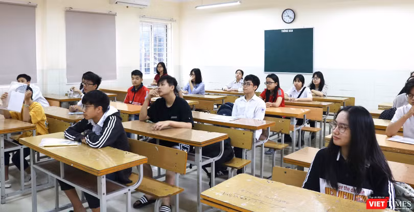 Học sinh chăm chú nghe giảng. Ảnh: Minh Thúy 