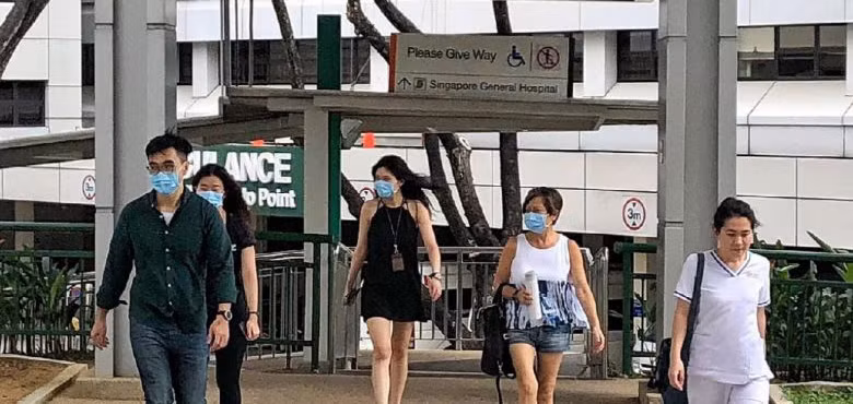 Người dân tại Singapore. Ảnh: JOEL CHAN 