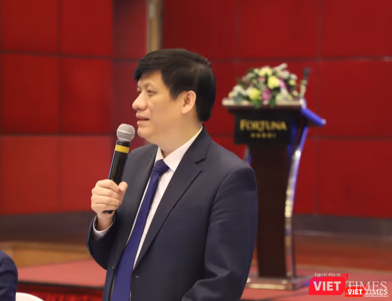 Theo ông Long, giai đoạn hiện nay là giai đoạn vaccine phòng COVID-19 sẽ được đăng ký một cách nhanh nhất theo quy trình khẩn cấp (Ảnh: Minh Thuý) Theo ông Long, giai đoạn hiện nay là giai đoạn vaccine phòng COVID-19 sẽ được đăng ký một cách nhanh nhất theo quy trình khẩn cấp (Ảnh: Minh Thuý)