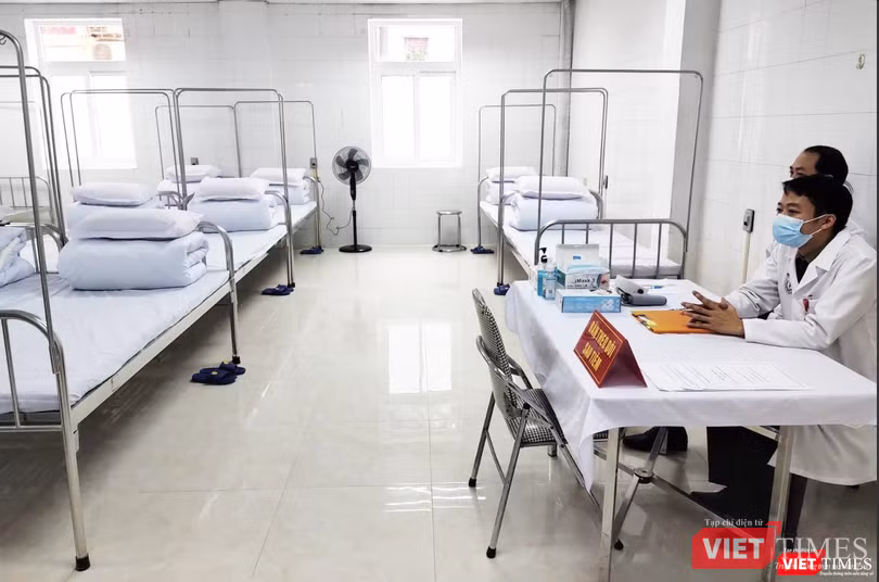 Nhân viên y tế sẵn sàng theo dõi tình nguyện viên sau tiêm vaccine phòng COVID-19 (Ảnh: Minh Thuý) Nhân viên y tế sẵn sàng theo dõi tình nguyện viên sau tiêm vaccine phòng COVID-19 (Ảnh: Minh Thuý)