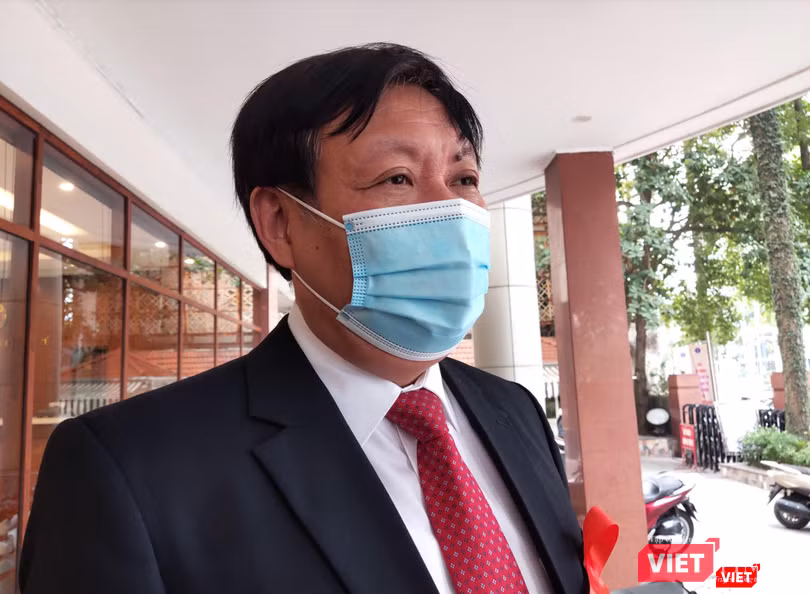 Thứ trưởng Bộ Y tế Đỗ Xuân Tuyên cho biết không nên hoang mang vì nam bệnh nhân 1342 chỉ lây nhiễm trong khu cách ly (Ảnh: Minh Thuý) Thứ trưởng Bộ Y tế Đỗ Xuân Tuyên cho biết không nên hoang mang vì nam bệnh nhân 1342 chỉ lây nhiễm trong khu cách ly (Ảnh: Minh Thuý)