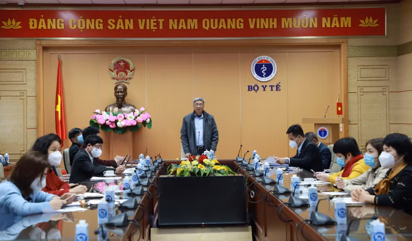 Thứ trưởng Bộ Y tế Nguyễn Trường Sơn phát biểu tại hội nghị tập huấn hướng dẫn xử trí, chăm sóc và điều trị cho trẻ em mắc COVID-19 (Ảnh - An Nhiên) 