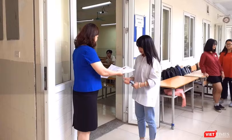 Thí sinh làm thủ tục dự thi THPT quốc gia 2019. Ảnh: Minh Thúy