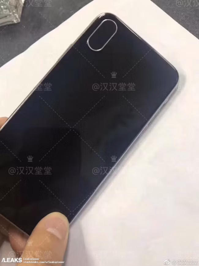 Hình ảnh 3 khuôn đúc cho thấy kích thước các phiên bản iPhone 2017 ảnh 1