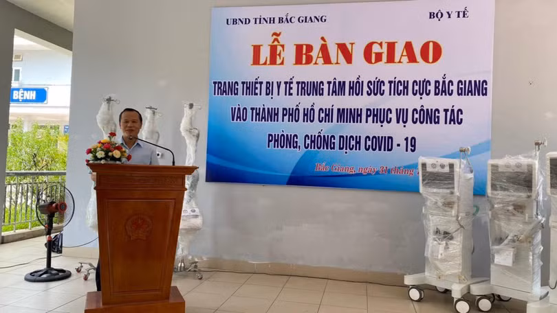 Bộ Y tế bàn giao trang thiết bị y tế của Trung tâm hồi sức tích cực Bắc Giang vào TP. HCM (Ảnh - BYT) Bộ Y tế bàn giao trang thiết bị y tế của Trung tâm hồi sức tích cực Bắc Giang vào TP. HCM (Ảnh - BYT)
