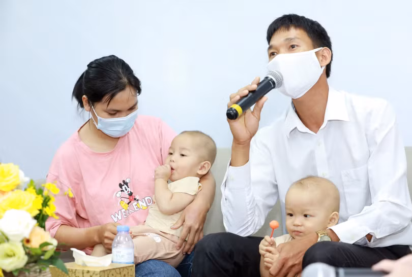 Vợ chồng thầy giáo bản Quách Văn Thị và chị Nguyễn Thị Hồng Tiến (Ảnh - BVCC)