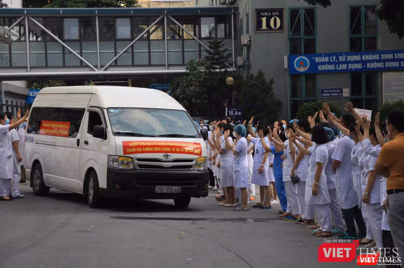 Các bác sĩ lên đường chi viện cho TP. HCM (Ảnh - Minh Thuý) Các bác sĩ lên đường chi viện cho TP. HCM (Ảnh - Minh Thuý)