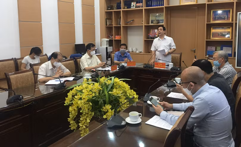PGS.TS Lương Ngọc Khuê – Cục trưởng Cục Quản lý Khám, chữa bệnh, Bộ Y tế - chủ trì cuộc họp (Ảnh - BYT) 
