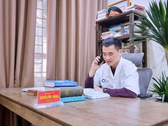 Bác sĩ Nguyễn Huy Hoàng thường xuyên tư vấn tâm lý cho bệnh nhân gặp ảnh hưởng tâm lý hậu COVID-19 - Ảnh: NVCC Bác sĩ Nguyễn Huy Hoàng thường xuyên tư vấn tâm lý cho bệnh nhân gặp ảnh hưởng tâm lý hậu COVID-19 - Ảnh: NVCC