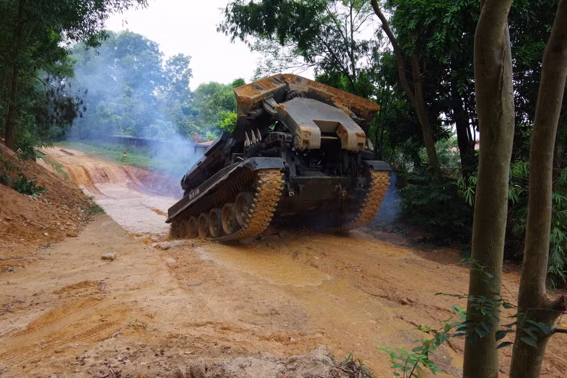 Cuộc thi Phân đội công binh giỏi “Lộ trình an toàn” với bốn nội dung cụ thể: Tiểu đội công binh xung kích giỏi nhất; khẩu đội cầu cơ giới giỏi nhất; kíp xe san ủi mặt đường BAT giỏi nhất và cuộc chạy tiếp sức “Lộ trình an toàn”. 