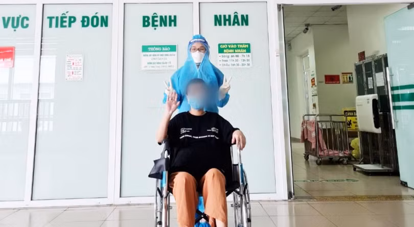 Sản phụ mắc COVID-19 khoẻ mạnh trong ngày ra viện (Ảnh - BVCC)
