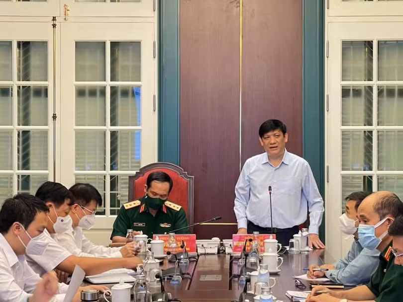Bộ trưởng Nguyễn Thanh Long nhấn mạnh: “Các đơn vị phải hoàn thiện và phê duyệt ngay các quy trình vận chuyển, bảo quản vaccine" (Ảnh - BYT)