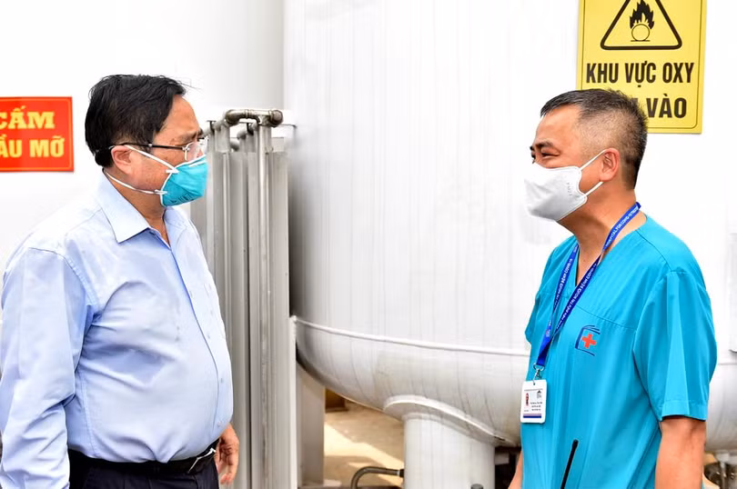 Theo PGS.TS. Nguyễn Lân Hiếu - Giám đốc Bệnh viện Đại Học Y Hà Nội - Bệnh viện là tuyến cuối trong bậc thang điều trị người bệnh COVID-19 tại khu vực TP. Hà Nội và một số tỉnh Bắc Ninh, Bắc Giang, Hải Phòng, Quảng Ninh và Lạng Sơn. Theo PGS.TS. Nguyễn Lân Hiếu - Giám đốc Bệnh viện Đại Học Y Hà Nội - Bệnh viện là tuyến cuối trong bậc thang điều trị người bệnh COVID-19 tại khu vực TP. Hà Nội và một số tỉnh Bắc Ninh, Bắc Giang, Hải Phòng, Quảng Ninh và Lạng Sơn.