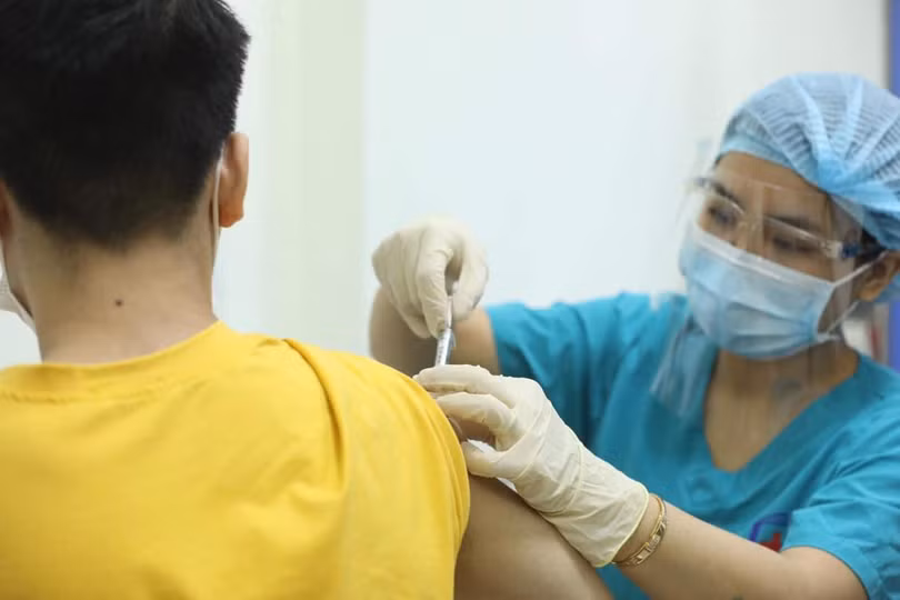 Trong 2 ngày 15-16/8, 100 người tình nguyện khỏe mạnh sẽ được tiêm mũi 1 vaccine ARCT-154 tại Trung tâm thử nghiệm lâm sàng, Trường Đại học Y Hà Nội (Ảnh - Nguyễn Quyết) Trong 2 ngày 15-16/8, 100 người tình nguyện khỏe mạnh sẽ được tiêm mũi 1 vaccine ARCT-154 tại Trung tâm thử nghiệm lâm sàng, Trường Đại học Y Hà Nội (Ảnh - Nguyễn Quyết)