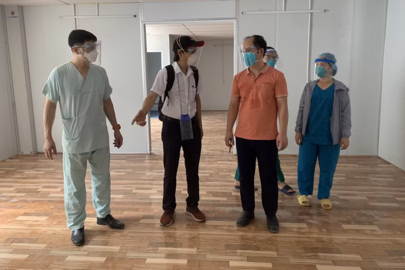 Các chuyên gia Bệnh viện Nhiệt đới Trung ương chia sẻ hoạt động chuyên môn hỗ trợ công tác chống dịch COVID-19 của Bệnh viện Hữu nghị Việt Đức tại TP. HCM (Ảnh - BVCC)