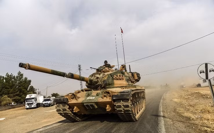 Xe tăng Thổ Nhĩ Kỳ tiến vào Syria. Xe tăng Thổ Nhĩ Kỳ tiến vào Syria.