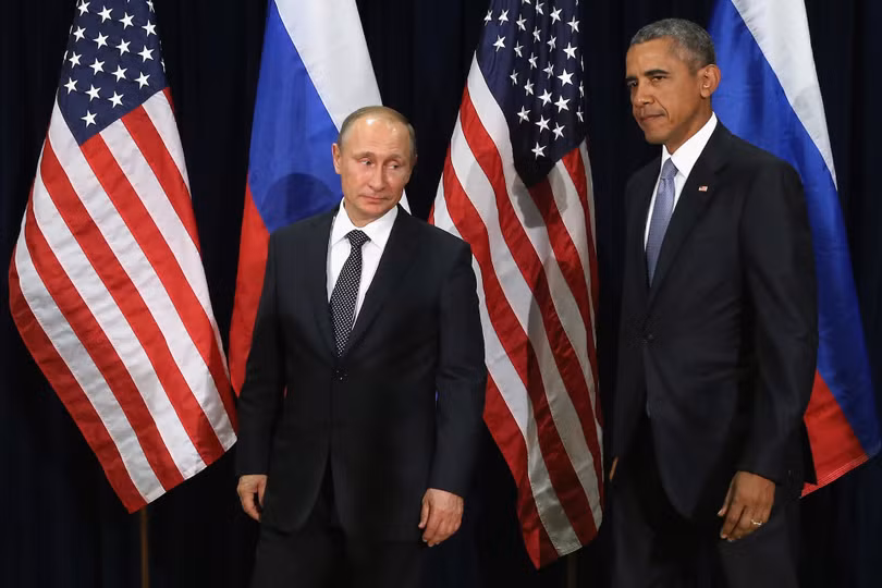 Ông Putin và ông Obama đứng chụp ảnh trước khi diễn ra cuộc gặp song phương tại trụ sở của Liên Hợp Quốc ngày 28.9.2015 tại thành phố New York.
