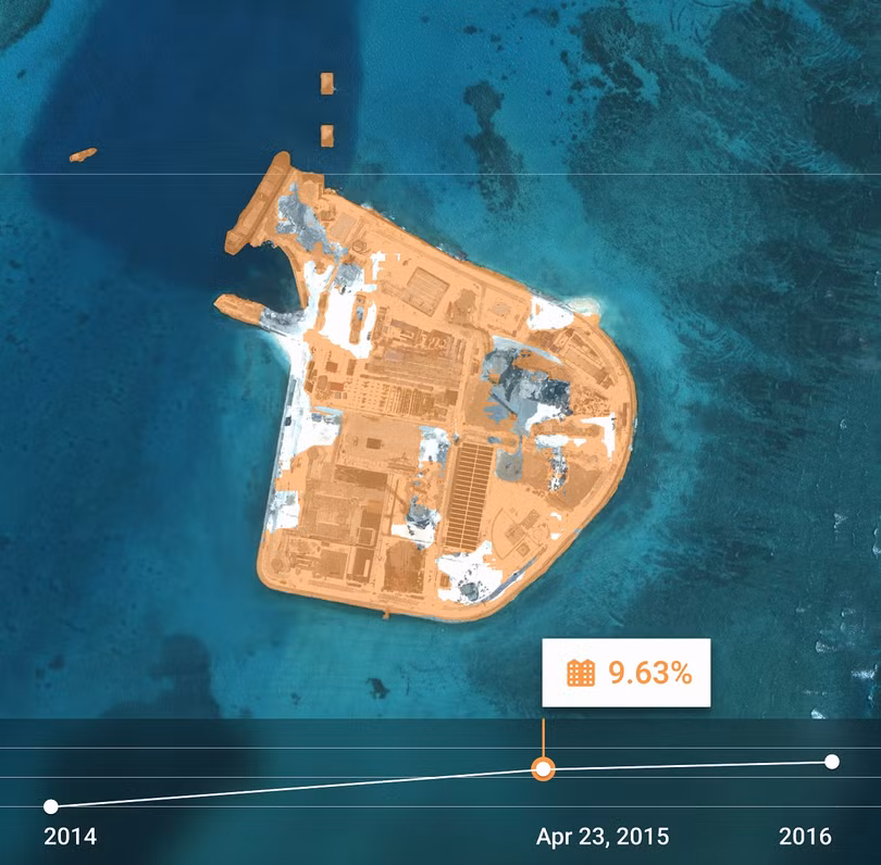 Ảnh ngày 23.4.2015, SpaceKnow tính toán Trung Quốc đã bồi đắp cải tạo phi pháp tạo thành một mảnh đất rộng 0,78km2 trên Đá Gạc Ma.