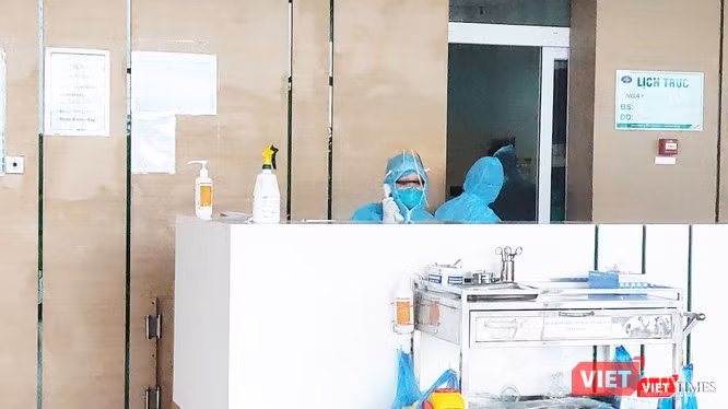 Bác sĩ trực cấp cứu ở bệnh viện (Ảnh - Minh Thuý) Bác sĩ trực cấp cứu ở bệnh viện (Ảnh - Minh Thuý)