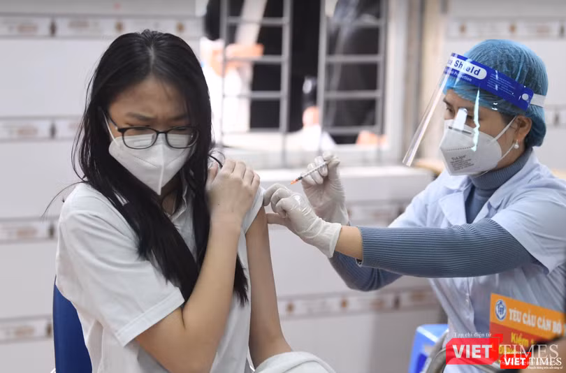 Học sinh được tiêm vaccine COVID-19 (Ảnh - Minh Thuý)