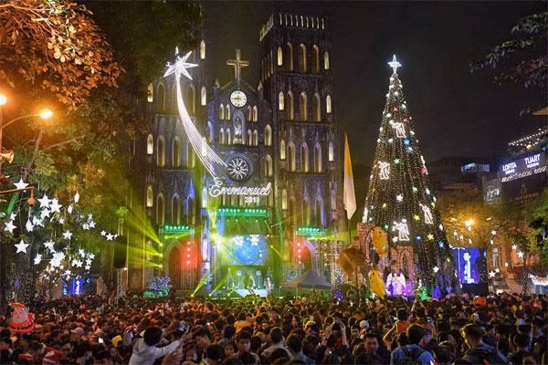 Người dân vui chơi lễ noel (Ảnh minh hoạ) Người dân vui chơi lễ noel (Ảnh minh hoạ)