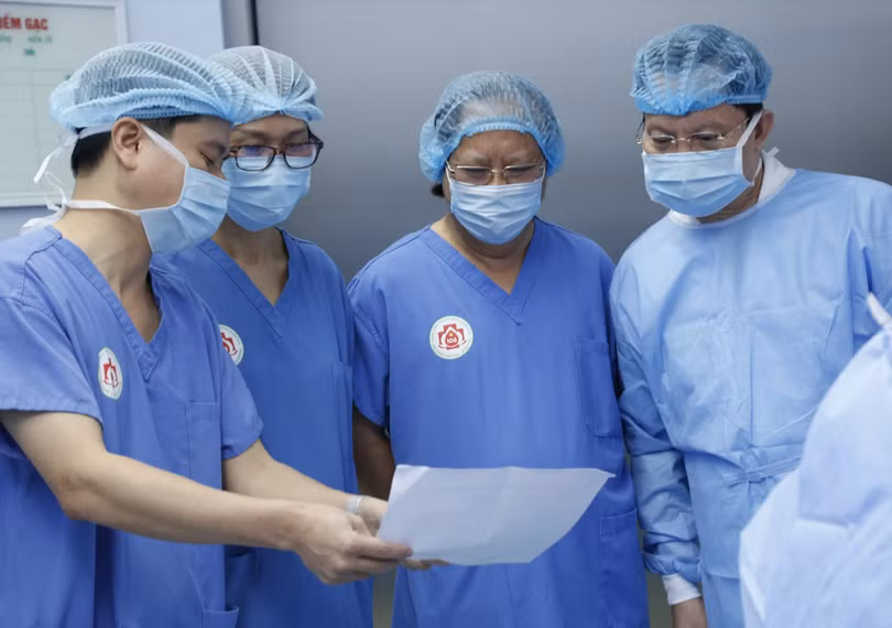 Các bác sĩ nỗ lực để thực hiện thành công ca ghép tạng (Ảnh: BVCC) Các bác sĩ nỗ lực để thực hiện thành công ca ghép tạng (Ảnh: BVCC)