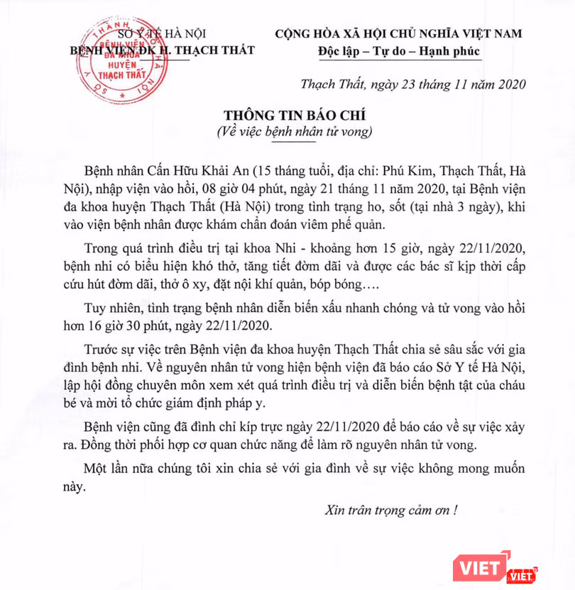 Bệnh viện Đa khoa huyện Thạch Thất thông tin về trường hợp tử vong của bệnh nhi (Ảnh: Minh Thuý) Bệnh viện Đa khoa huyện Thạch Thất thông tin về trường hợp tử vong của bệnh nhi (Ảnh: Minh Thuý)