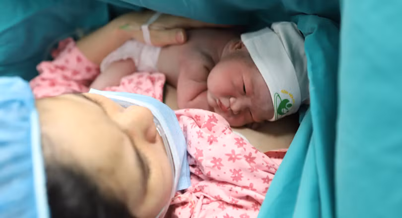 Bé gái chào đời khoẻ mạnh khi mẹ có nhiều bệnh lý phức tạp (Ảnh - BVCC) 