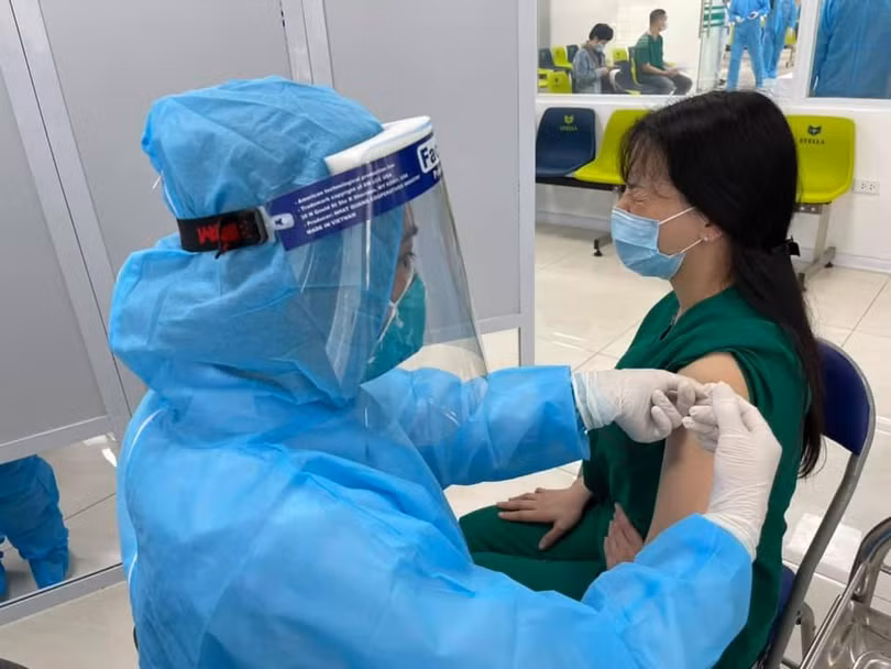 Tiêm vaccine phòng COVID-19 cho cán bộ y tế (Ảnh - Tuấn Dũng) Tiêm vaccine phòng COVID-19 cho cán bộ y tế (Ảnh - Tuấn Dũng)