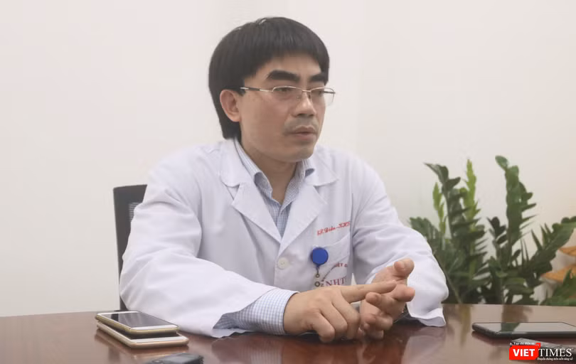 TS. BS. Vũ Minh Điền – Phó Giám đốc Trung tâm phòng, chống dịch, Bệnh viện Bệnh Nhiệt đới Trung ương (Ảnh - Minh Thuý) 
