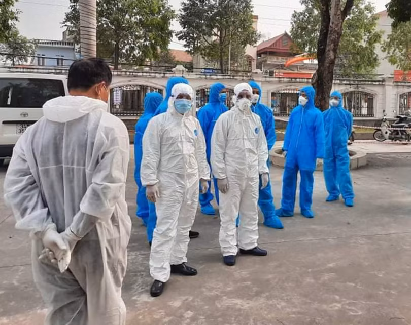 Đội ngũ lái xe vận chuyển bệnh nhân mắc COVID-19 ở Hải Dương được tập huấn trước khi lên đường làm nhiệm vụ (Ảnh - BS. Nguyễn Trung Cấp)