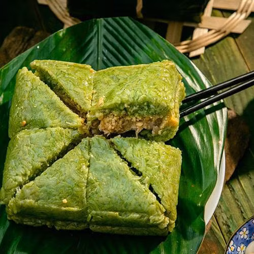 Bánh chưng truyền thống thường được cắt thành 8 miếng để dễ ăn (Ảnh minh hoạ) Bánh chưng truyền thống thường được cắt thành 8 miếng để dễ ăn (Ảnh minh hoạ)