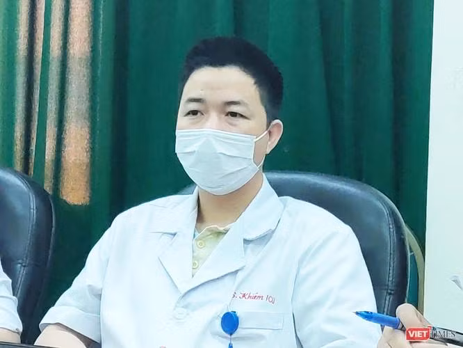 BS. Đồng Phú Khiêm – Phó Trưởng Khoa Hồi sức tích cực, Bệnh viện Bệnh Nhiệt đới Trung ương (Ảnh - Minh Thuý) BS. Đồng Phú Khiêm – Phó Trưởng Khoa Hồi sức tích cực, Bệnh viện Bệnh Nhiệt đới Trung ương (Ảnh - Minh Thuý)